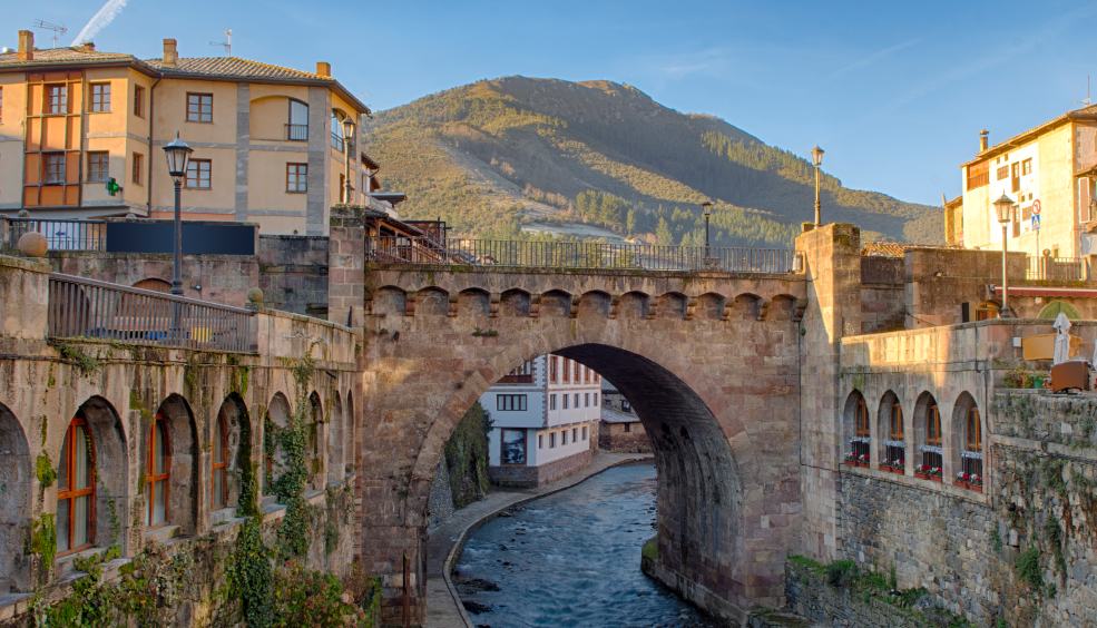 Ruta por la Cantabria medieval: entre castillos, torres y villas históricas
